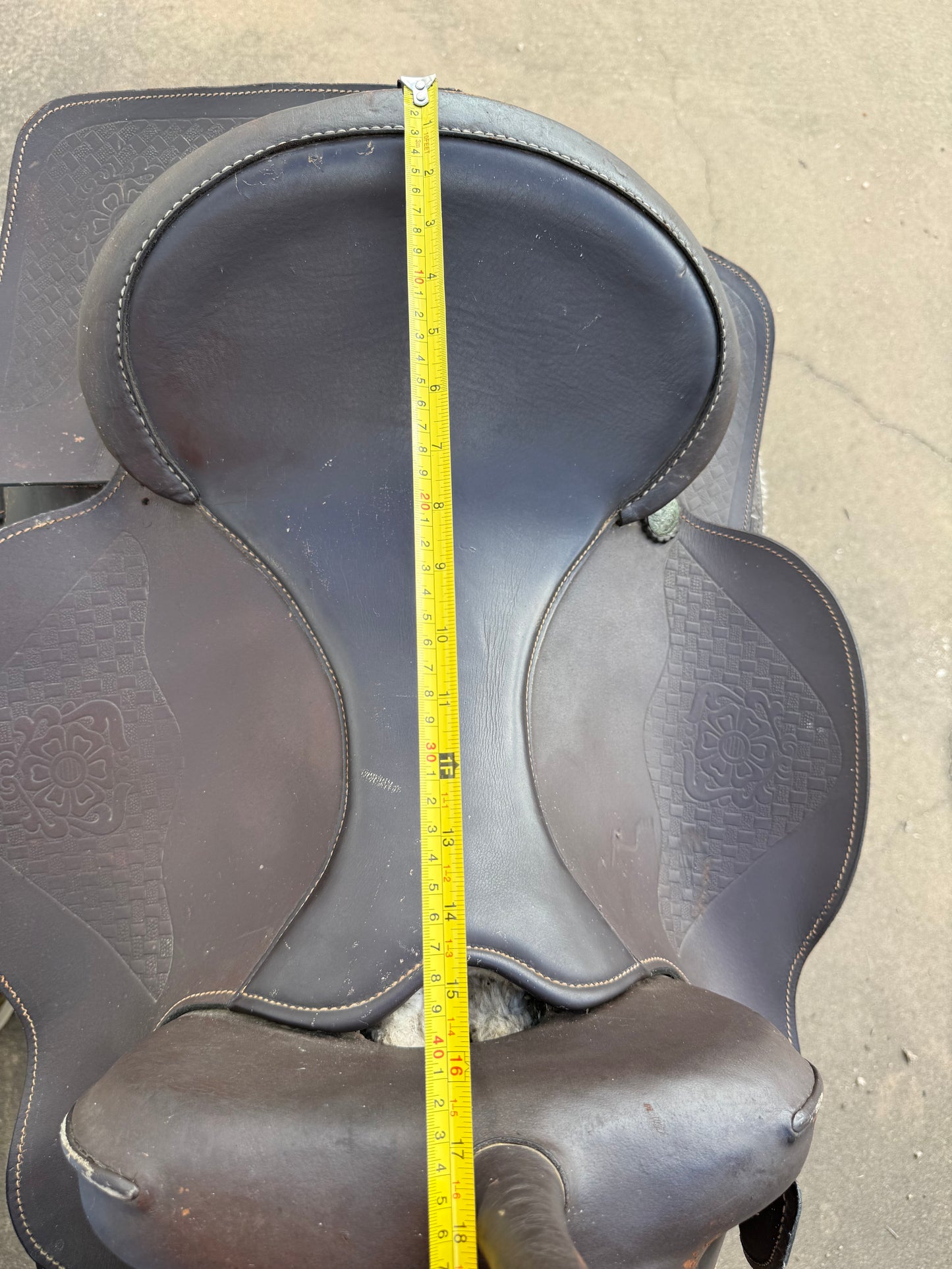 Stock Fender with Horn - 16" Saddle