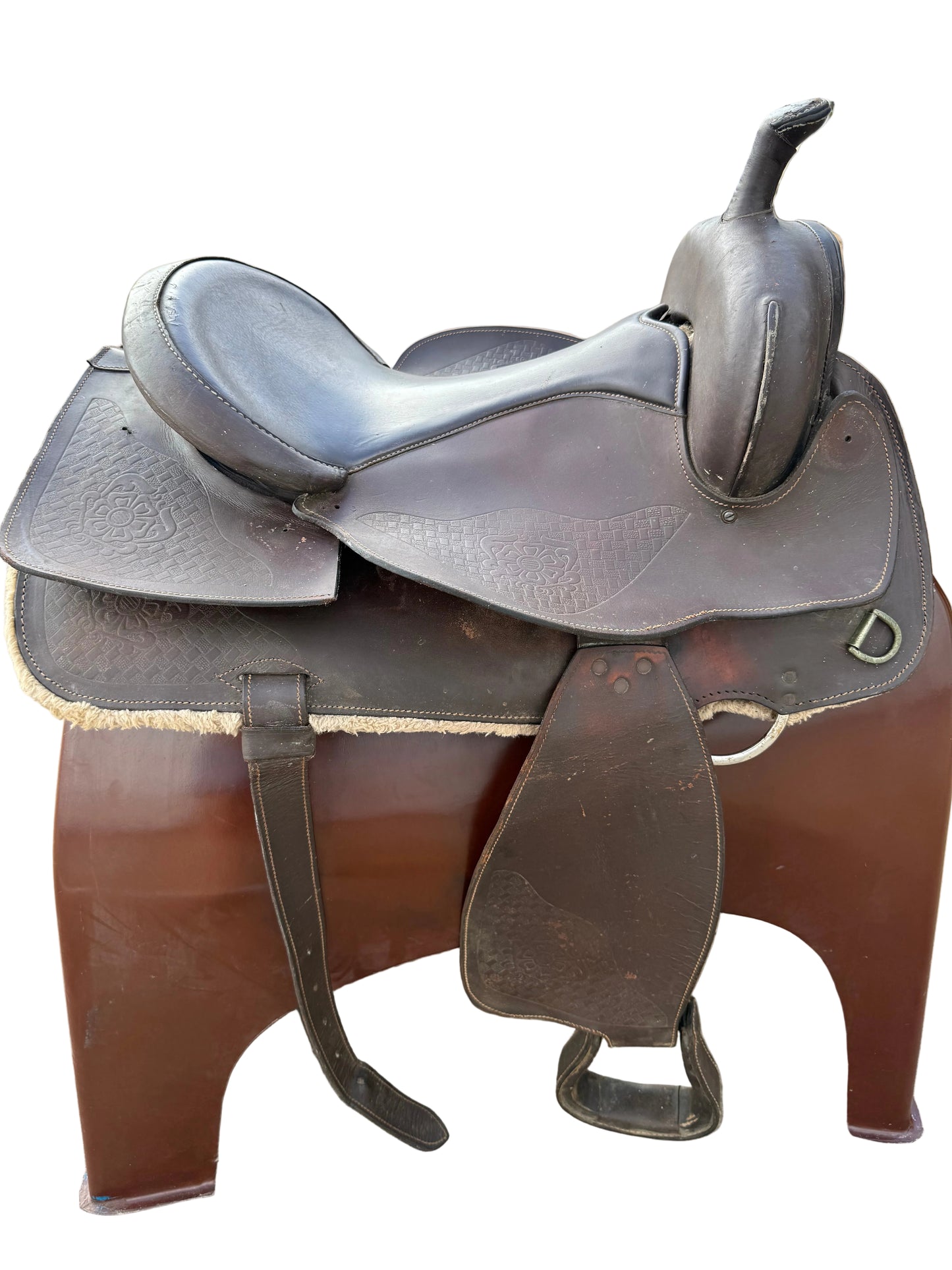 Stock Fender with Horn - 16" Saddle