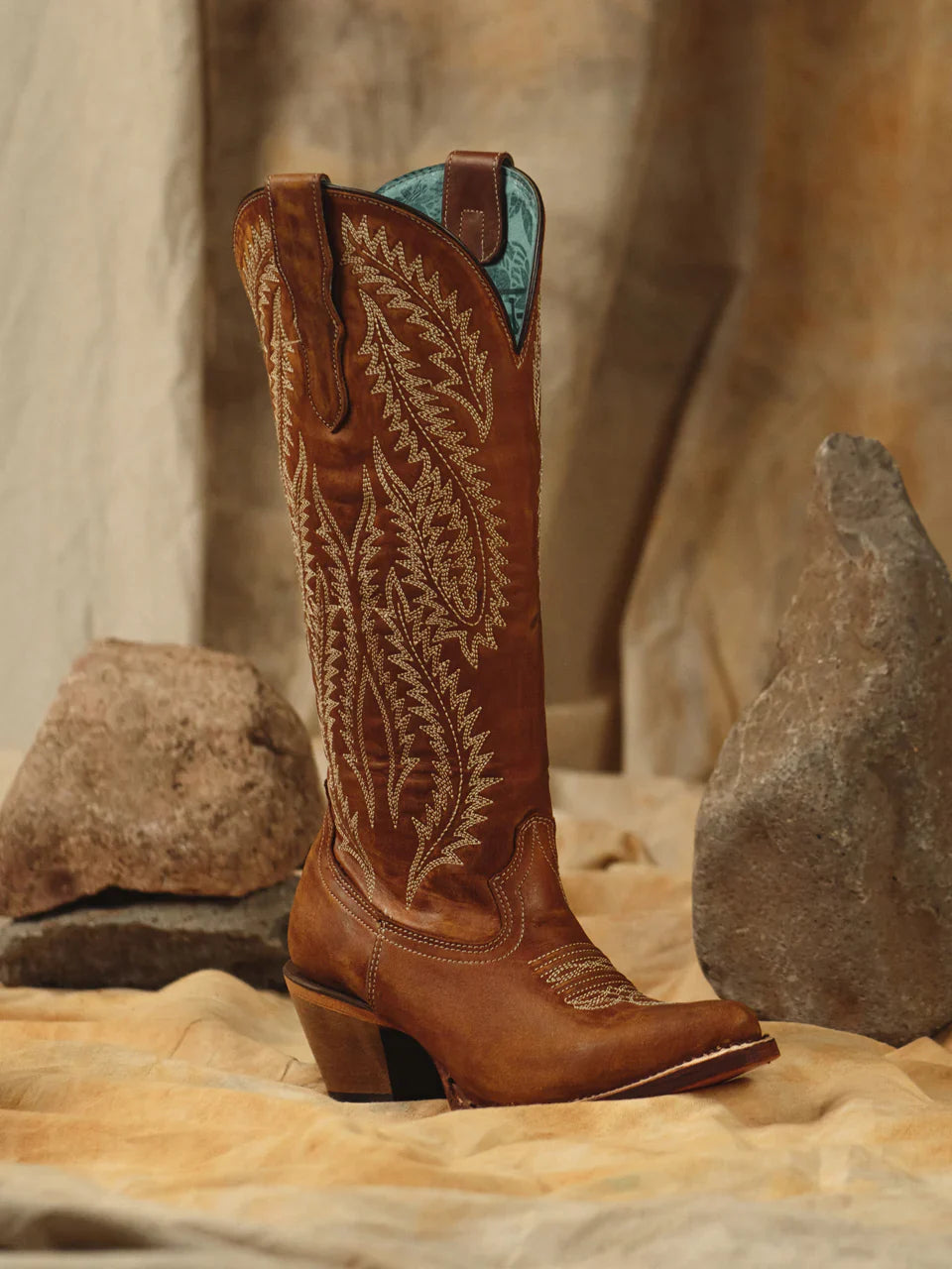 Corral Ladies Boot - Golden Embroidery - Snip Toe