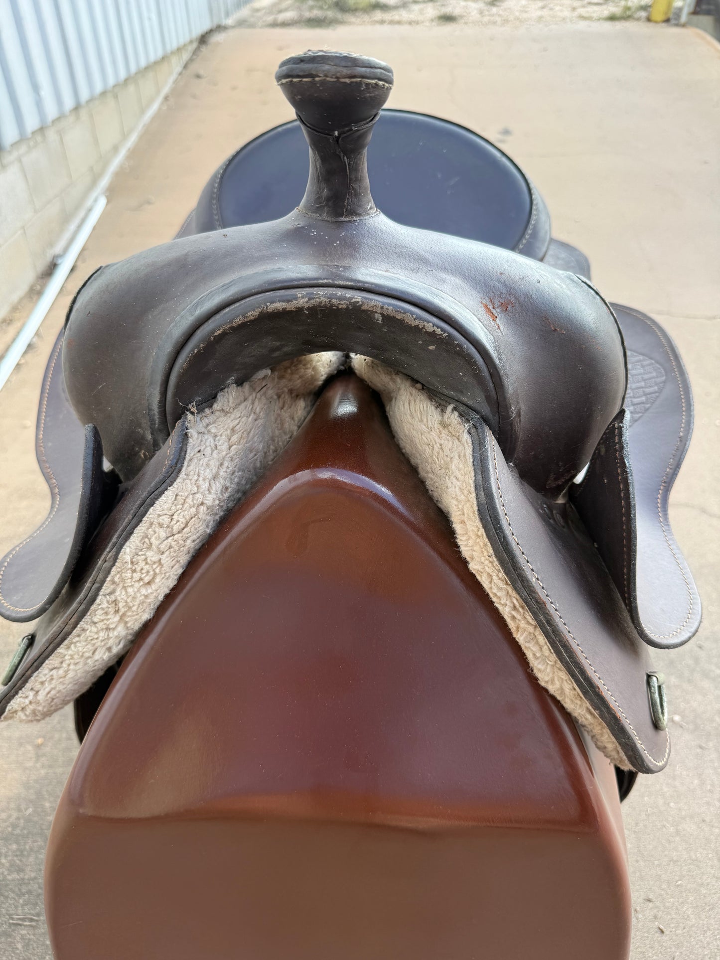 Stock Fender with Horn - 16" Saddle