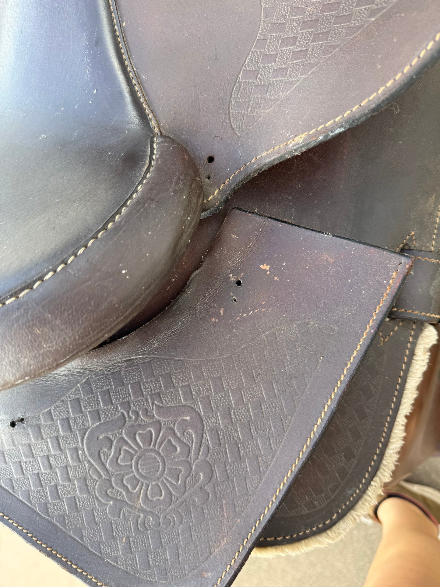 Stock Fender with Horn - 16" Saddle