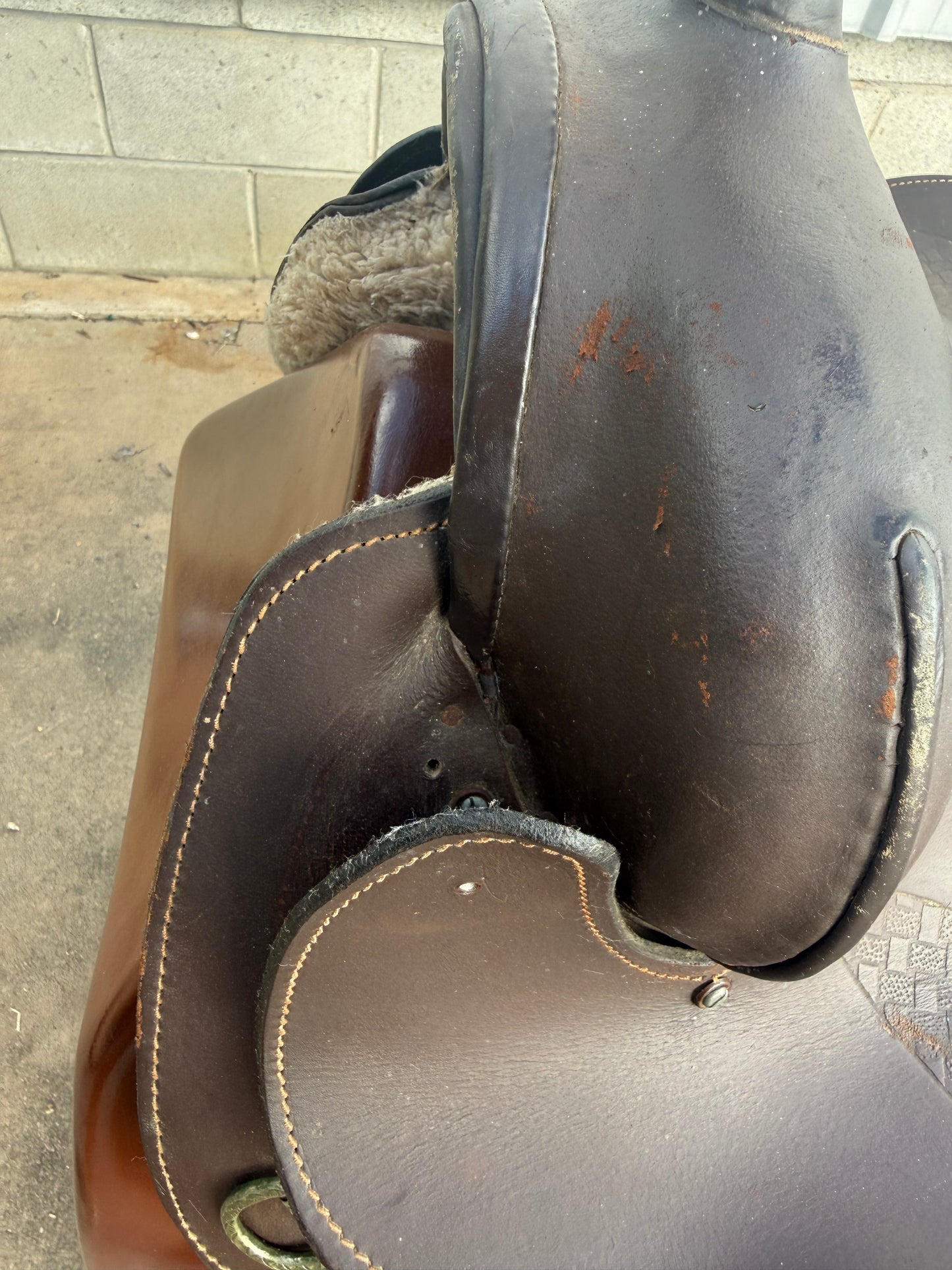 Stock Fender with Horn - 16" Saddle